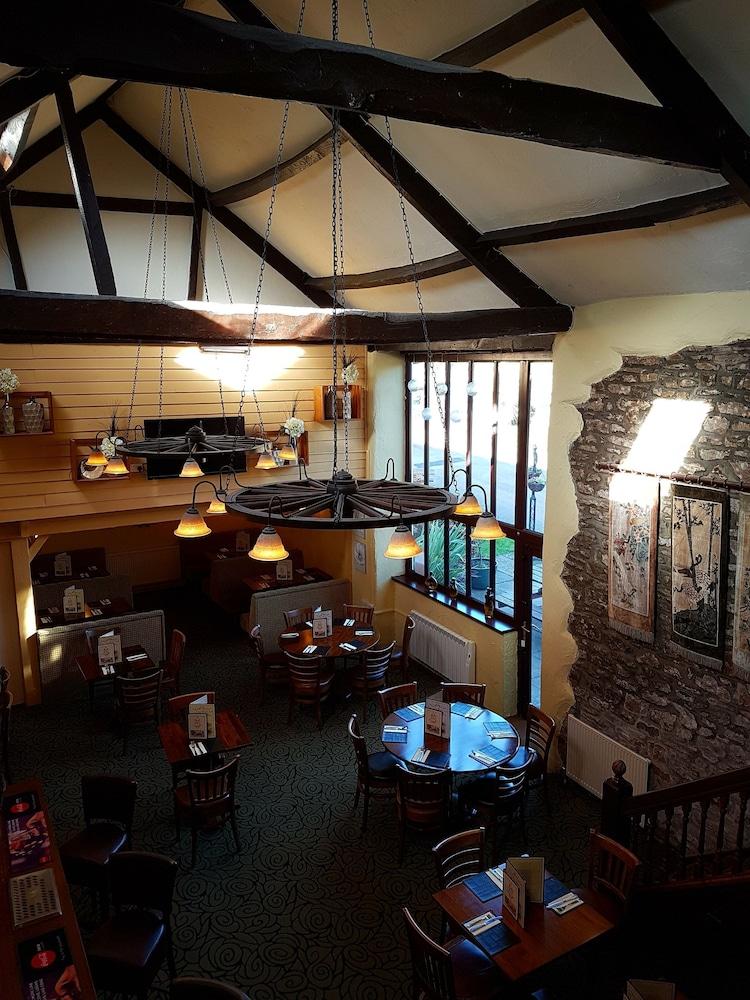 The Old Barn Inn Newport  Bagian luar foto